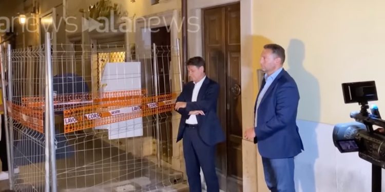 Giuseppe Conte, Presidente M5s fuori casa (Foto: da canale YouTube di Alanews)