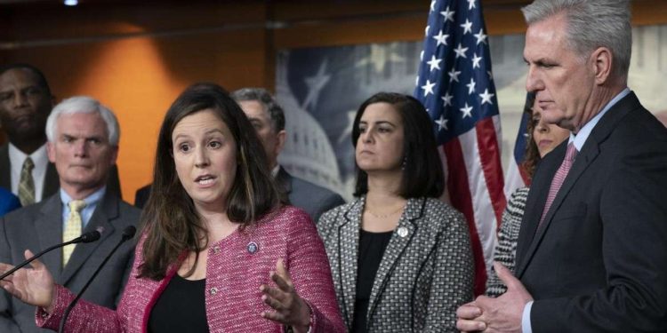 Elise Stefanik (a sin.) (LaPresse)