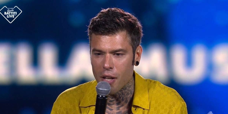 Fedez sul palco del Battiti Live 2022