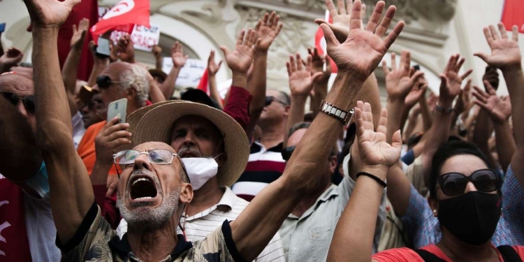 Manifestazione anti-Saied in Tunisia (LaPresse)