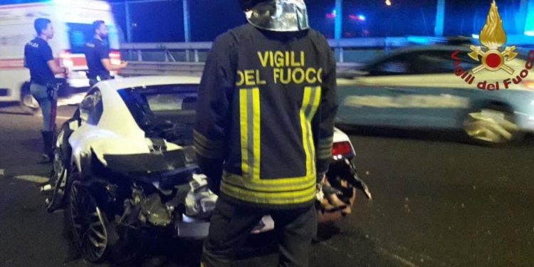 Incidente Audi R8 sul Gra di Roma (Foto: Vigili del Fuoco)