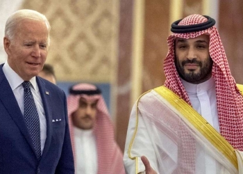 Joe Biden con il principe ereditario saudita Mohammed bin Salman (LaPresse)