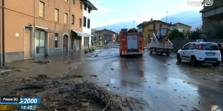 Bomba d'acqua a Brescia, screen da Tv2000