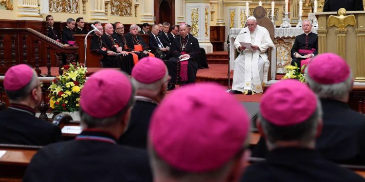 Papa francesco con la chiesa canadese