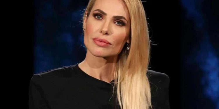 Ilary Blasi
(Foto: web)