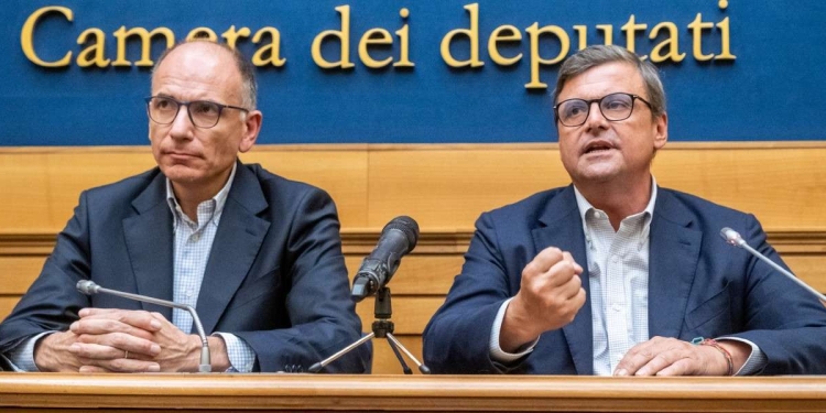 Enrico Letta, Pd (a sin.) e Carlo Calenda (Azione) (LaPresse)