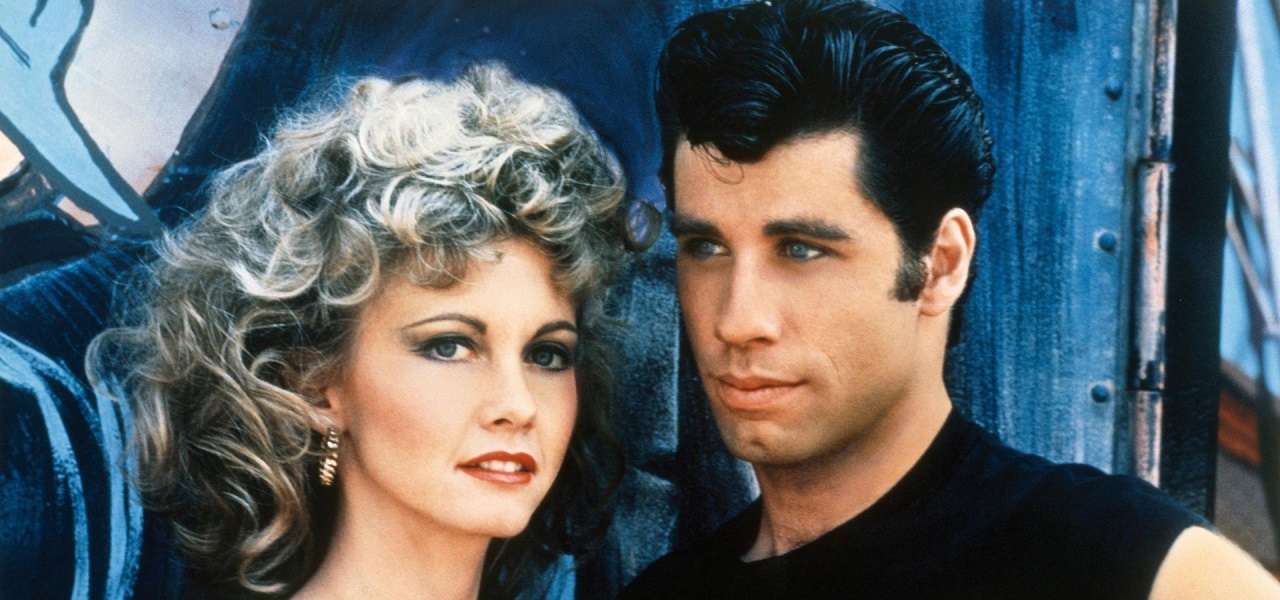 Sandy di Grease(Olivia Newton-John): da ragazza ingenua a donna sexy/ L' outfit nella storia del cinema