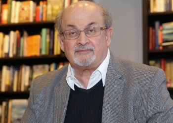 Lo scrittore Salman Rushdie (Foto: 2017, LaPresse)