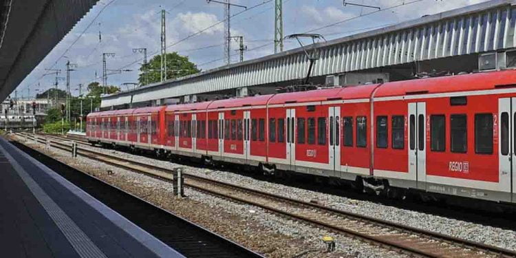 Incendio sulla linea Roma Napoli