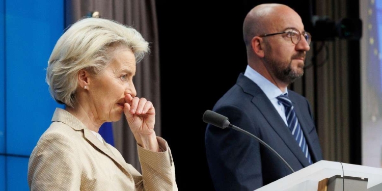 la presidente della Commissione Ue, Ursula von der Leyen, e il presidente del Consiglio europeo Charles Michel (LaPresse)