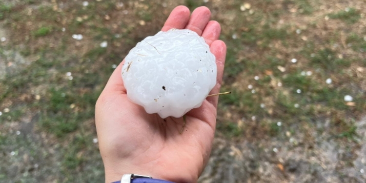 Grandine in Spagna (foto da Twitter)