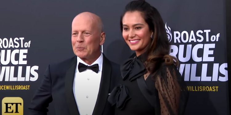 Bruce Willis ed Emma Heming. (Youtube)