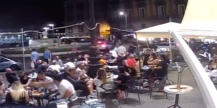 napoli spari piazza