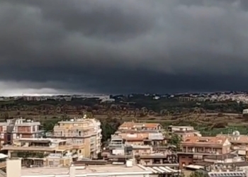 Maltempo su Roma, fotogramma video su Facebook