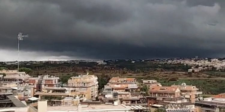 Maltempo su Roma, fotogramma video su Facebook