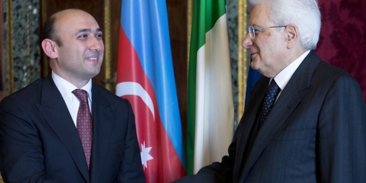 L'ambasciaore della Repubblica di Azerbaigian in Italia con il capo dello stato Sergio Mattarella