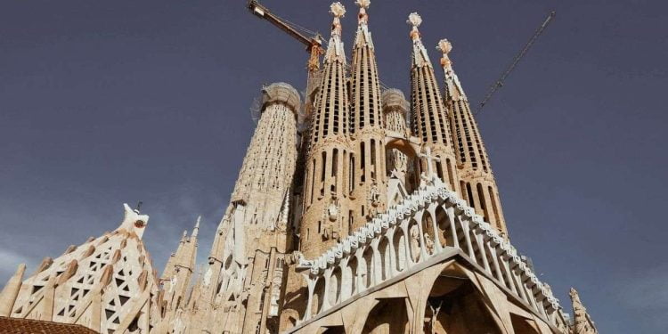 La Sagrada Familia di Barcellona. (Pexels)