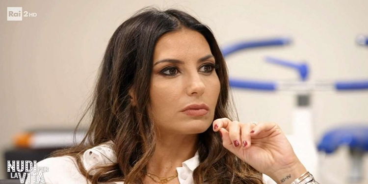 Elisabetta Gregoraci, Nudi per la vita