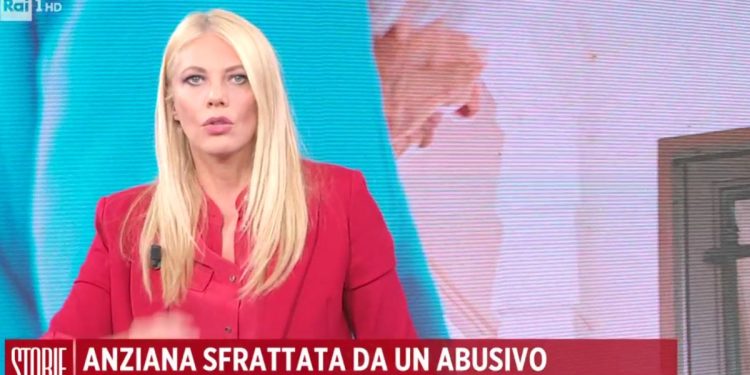 Napoli, casa occupata abusivamente mentre l'anziana affittuaria era ricoverata in ospedale. (Rai 1, diretta Storie Italiane)