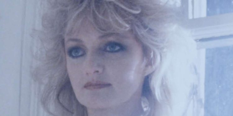 Bonnie Tyler nel video di "Total Eclipse of the Heart" (Wikipedia)