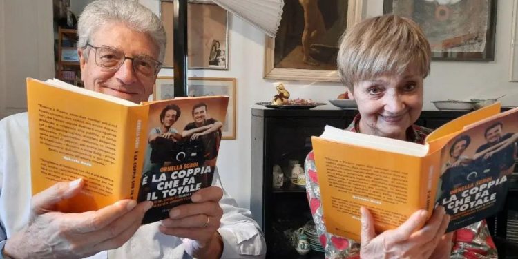 Alfredo Baldi e Vilma Vukotic mentre leggono un libro
Fonte: lapresse