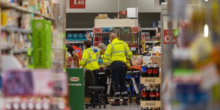 Aggressione all’interno del Carrefour di Milanofiori di Assago (Foto: 2022, Caprese)