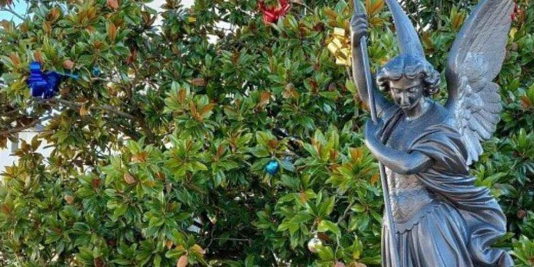 Les Sables-d'Olonne, statua San Michele