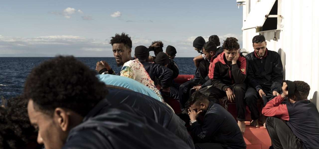 Immigrati clandestini sulla nave Ong Ocean Viking (LaPresse)
