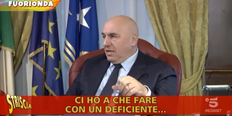 Guido Crosetto e il fuorionda svelato da Striscia la Notizia