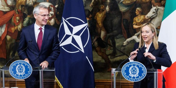 Meloni con Stoltenberg