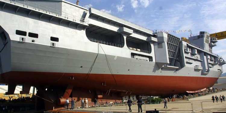 Le officine di Fincantieri a Riva Trigoso (LaPresse)