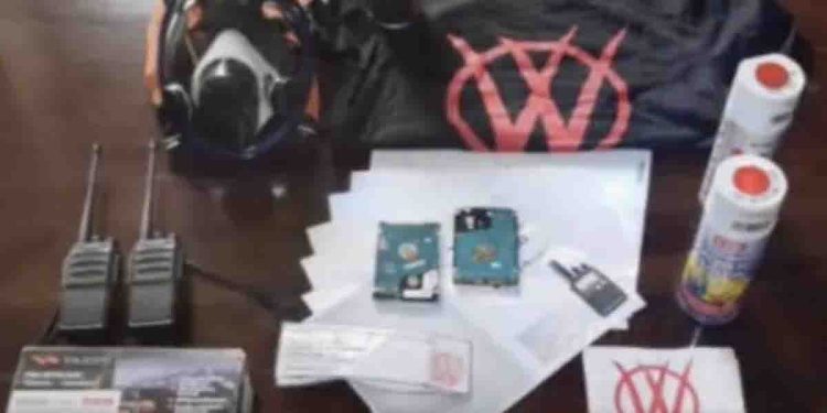 Materiale sequestrato a hacker no vax (Foto: Polizia Postale)