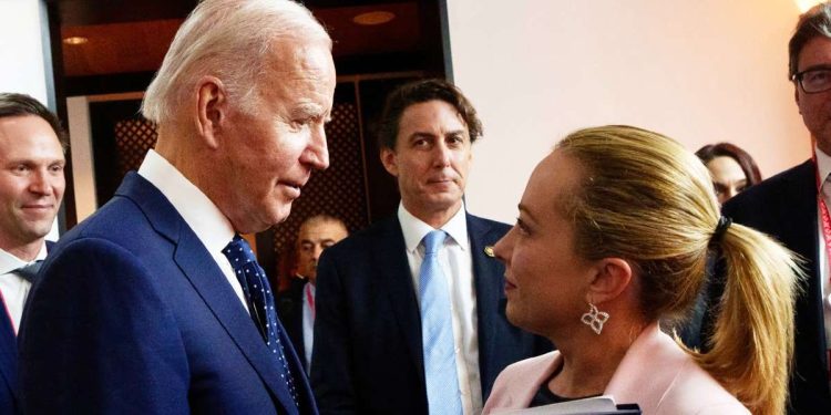 Il presidente Usa Joe Biden con il presidente del Consiglio Giorgia Meloni (LaPresse)