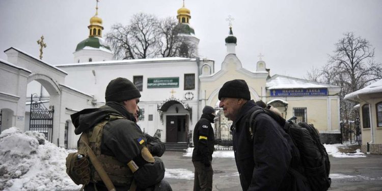 Il monastero ortodosso di Kiev perquisito