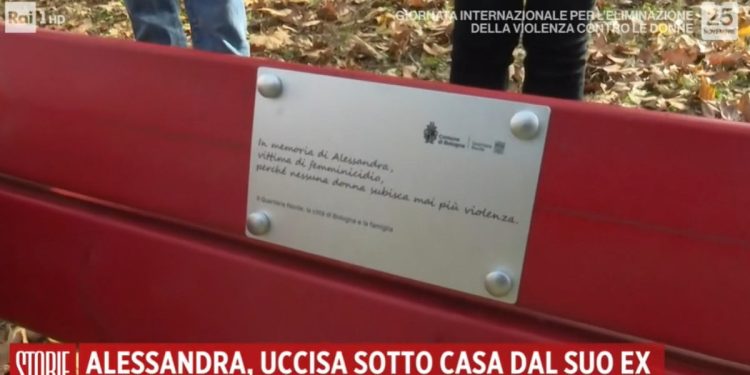 Alessandra Matteuzzi, inaugurata panchina rossa in sua memoria (Storie Italiane, 2022)