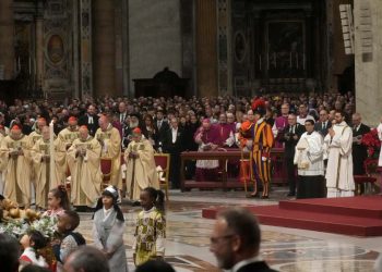 Natale: la messa della Vigilia con Papa Francesco (Foto: 2022, LaPresse)