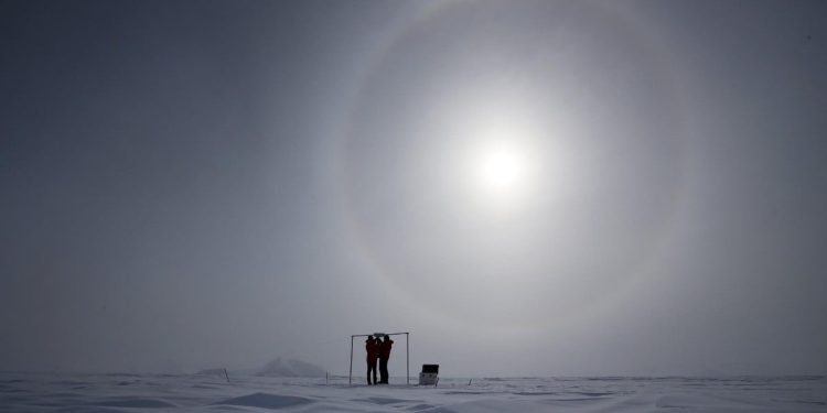 Scienziati misurano le radiazioni solari in Antartide (Lapresse)