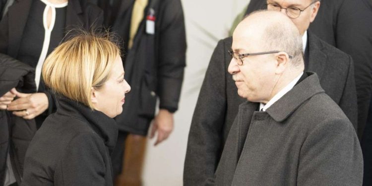 Giorgia Meloni, presidente del Consiglio, con il premier algerino Aimen Benabderrahmane (LaPresse)