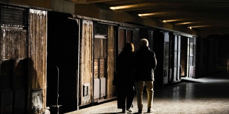 Commemorato il giorno della memoria al Binario 21 a Milano (Foto: LaPresse)