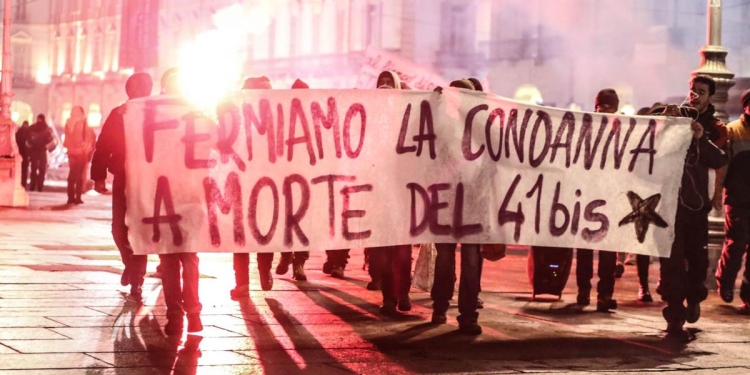 Torino, manifestazione anarchici per Alfredo Cospito (LaPresse)