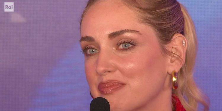 Chiara Ferragni durante la conferenza stampa di Sanremo 2023