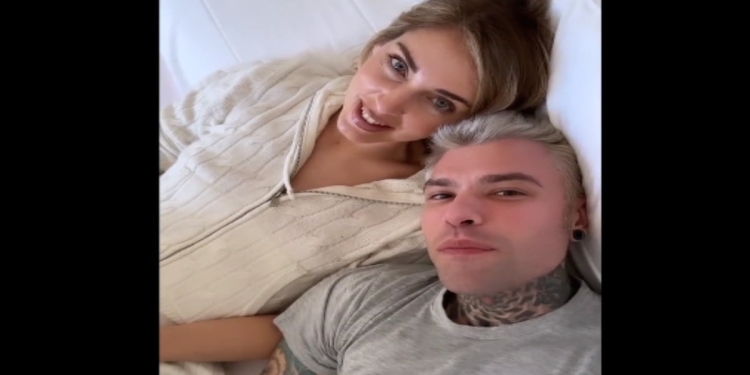 Sanremo 2023: Fedez raggiunge Chiara Ferragni a Sanremo. (Foto: Web)