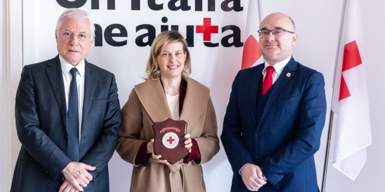 Paolo Simioni (Ad Enav), Francesca Isgrò (Presidente Enav) Rosario Valastro (Presidente Croce Rossa Italiana)