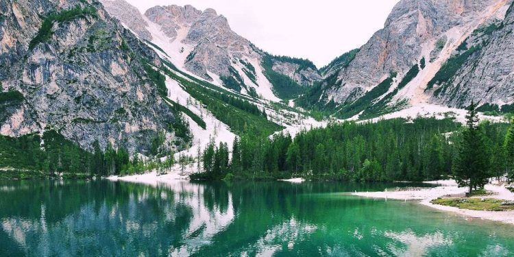 Dolomiti, veduta del Lago di Braies (Pixabay)