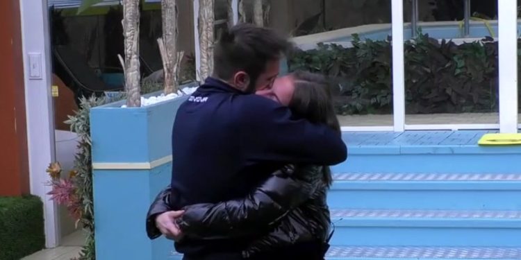 GF Vip: Nikita Pelizon in lacrime con Matteo Diamante. (Foto: Web)