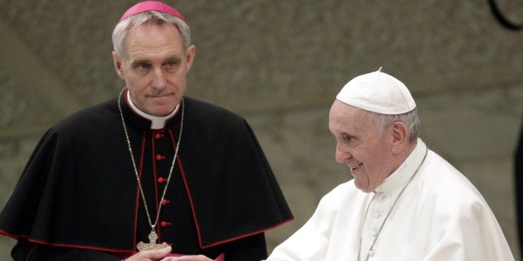 Papa Francesco con Mons. Gaenswein