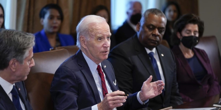 Il presidente Usa Joe Biden durante una riunione di Gabinetto alla Casa Bianca (LaPresse)