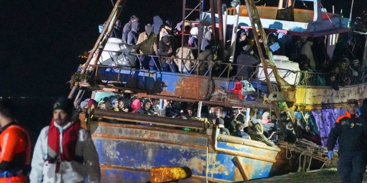 Migranti salvati a Crotone