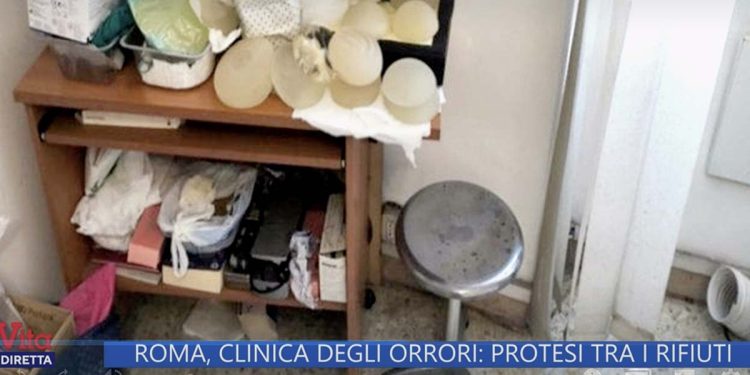 Protesi tra i rifiuti in centro estetico abusivo a Roma (Foto: La vita in diretta)