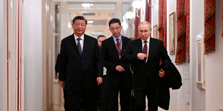 Xi Jinping con Vladimir Putin al Cremlino (LaPresse)